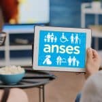 Entrega de tabletas a AUH y jubilados del Plan Conectado con Vos 2023