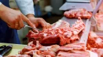 Corte de carne en carnicería