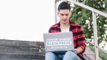 Estudiante con netbook del Plan Conectar Igualdad Bonaerense