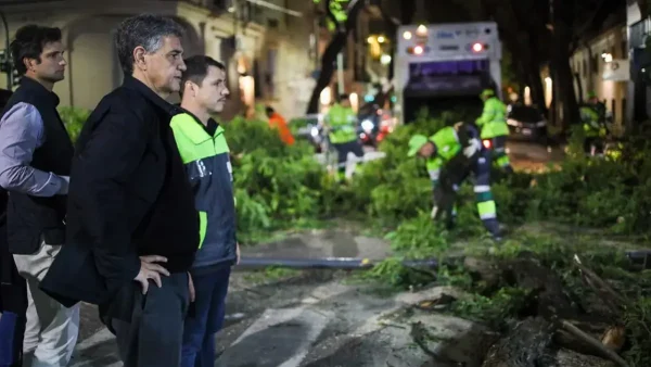 Jorge Macri preocupado durante el temporal
