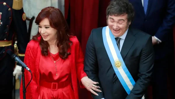 Cristina Fernández y Javier Milei riendo