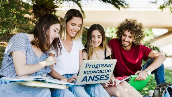 Estudiantes de Progresar con computadora de Anses