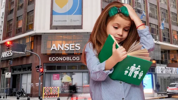 Niña de la AUH con un libro en Anses