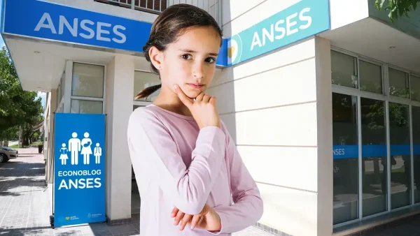 Niña de la AUH en Anses