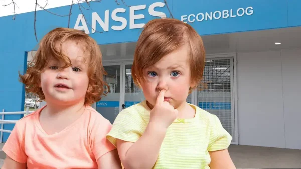 Niños en oficina de Anses